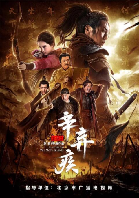 宋麦秋蹲在田角的侧影